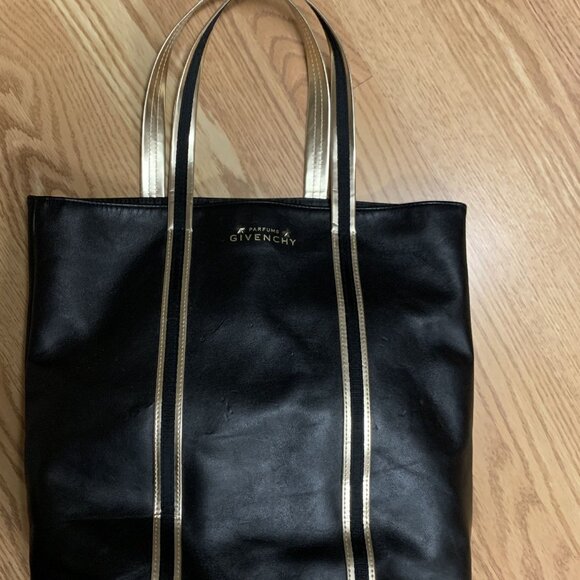 New Makeup Bag Givenchy with Accessories - Picture 1 of 5